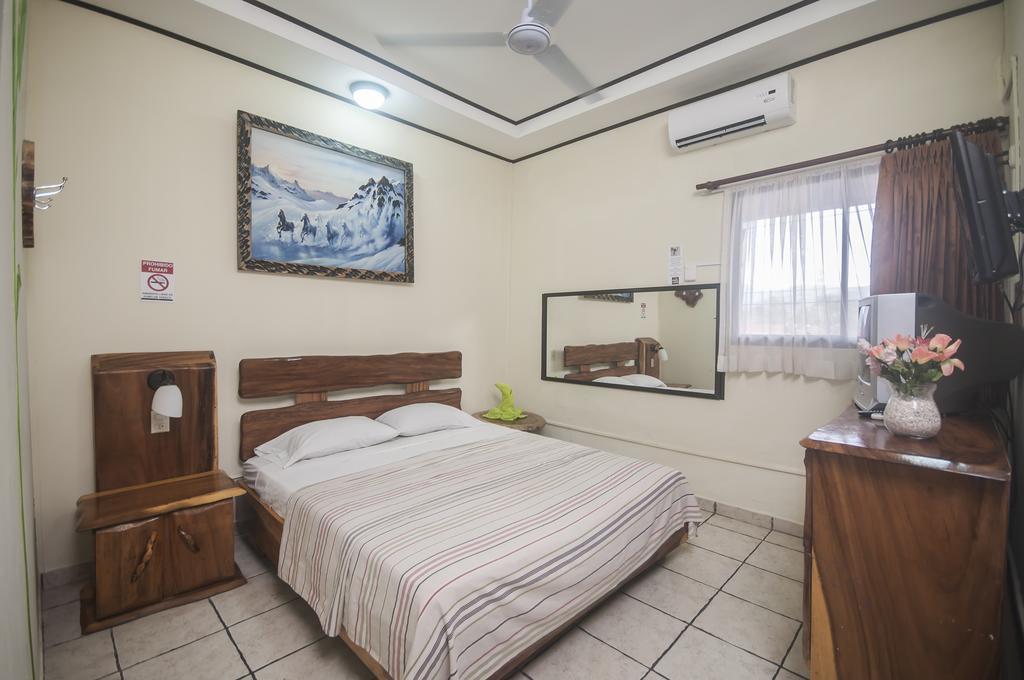 Cadillac Rock Beach Hotel Jaco Bilik gambar