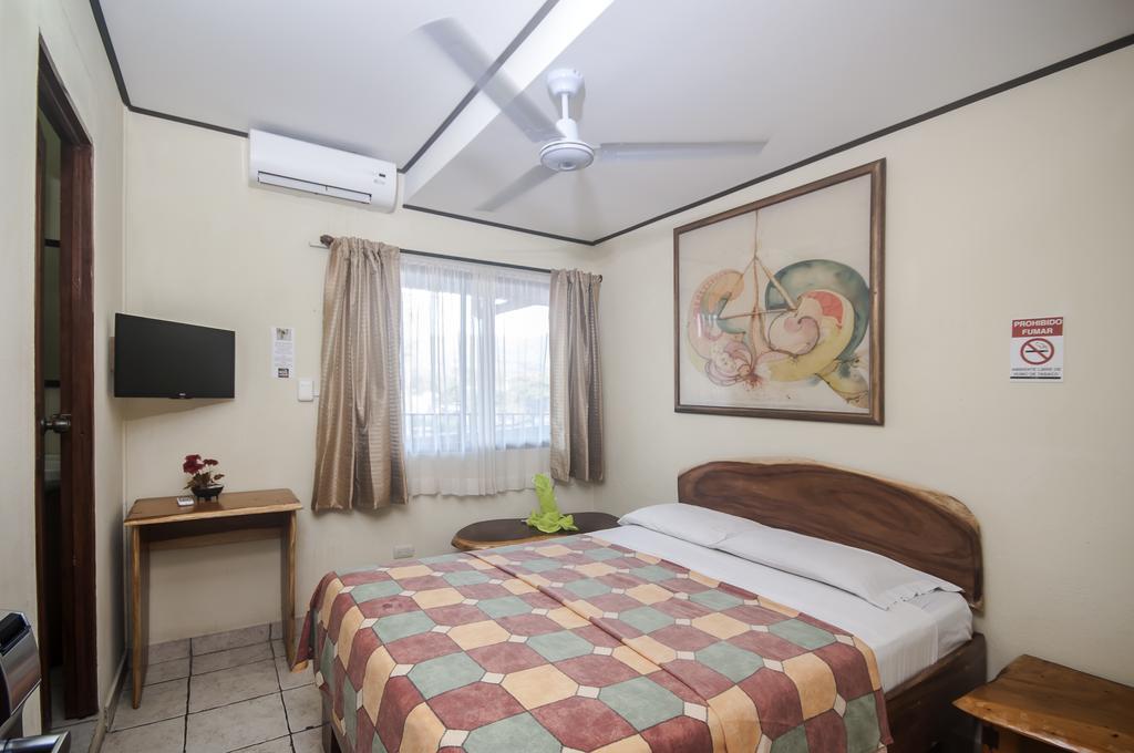 Cadillac Rock Beach Hotel Jaco Bilik gambar