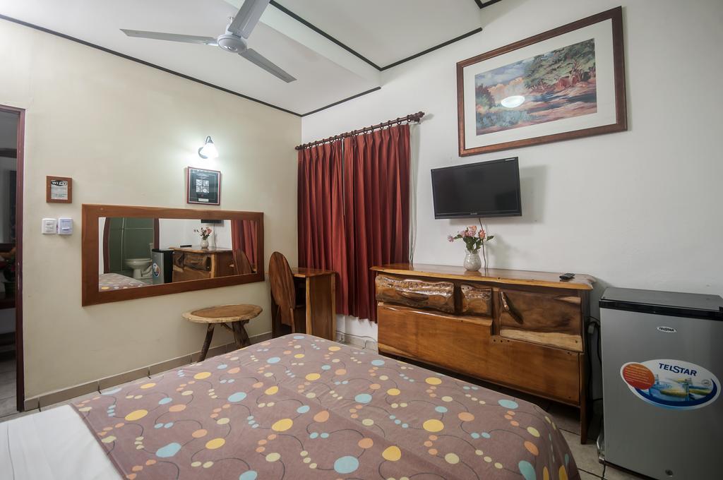 Cadillac Rock Beach Hotel Jaco Bilik gambar