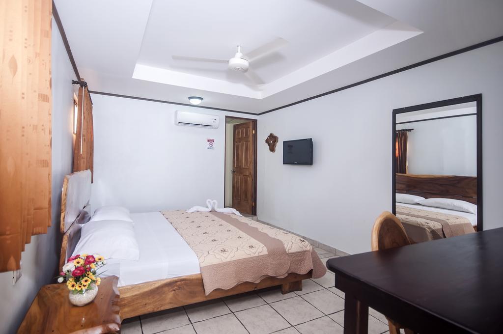 Cadillac Rock Beach Hotel Jaco Bilik gambar
